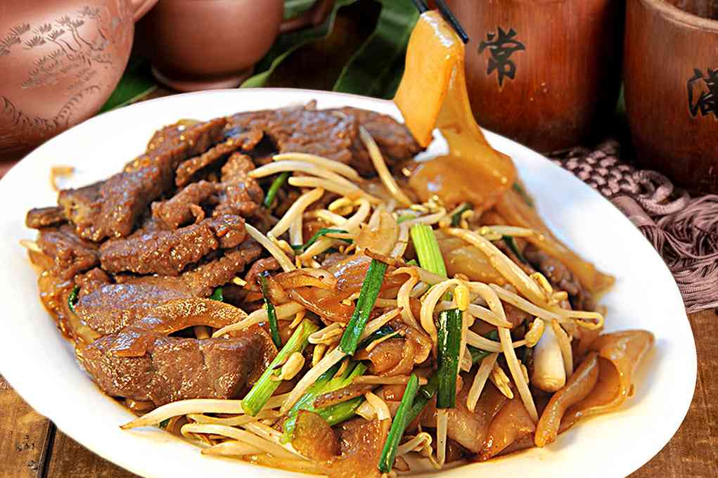 991. PATES DE RIZ SAUTEES AU BOEUF
